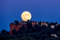 Roussillon moon